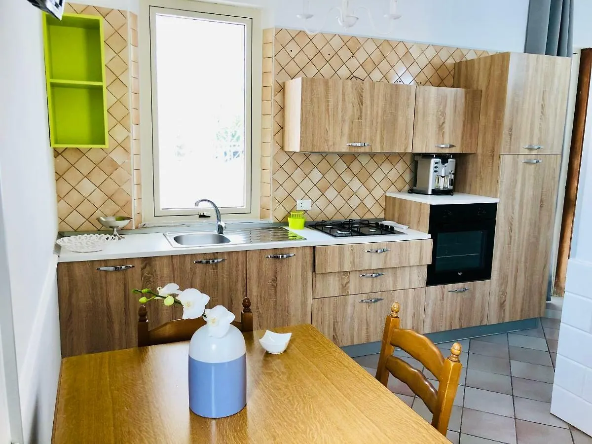 הוילה טראפאני Asmara 10 0*,